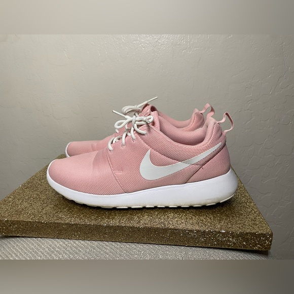 🎉HP🎉EUC-Nike Roshe Pink/White Running Shoes Womens Size 11👟 - Picture 2 of 12